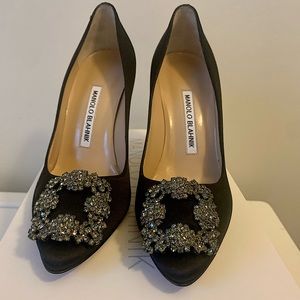 Manolo Blahnik Hangisi 105 Embellished BLACK Satin Pumps. Size 35.5 (5.5)